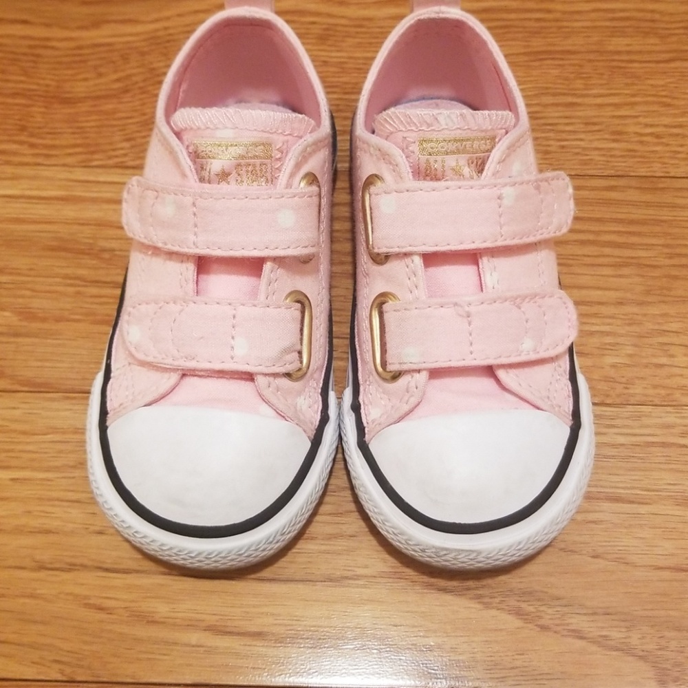 Polka dot Converse